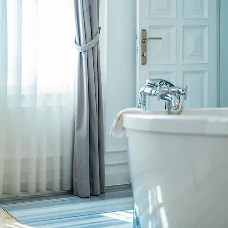 Vintage Hotel