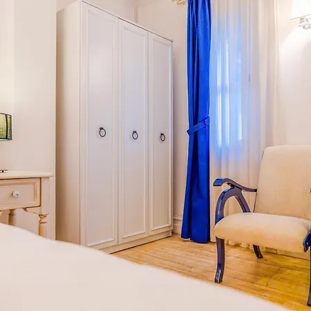 Vintage Hotel 4*