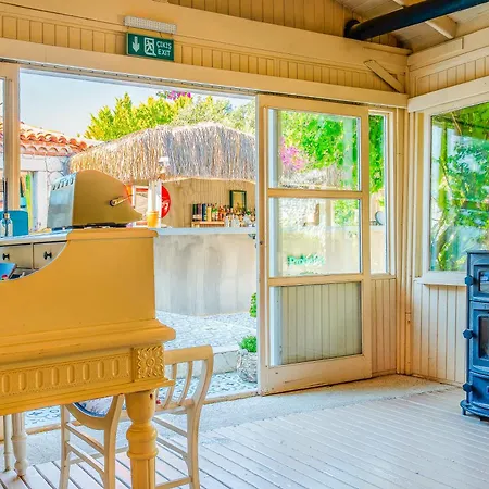 Vintage Hotel 4*